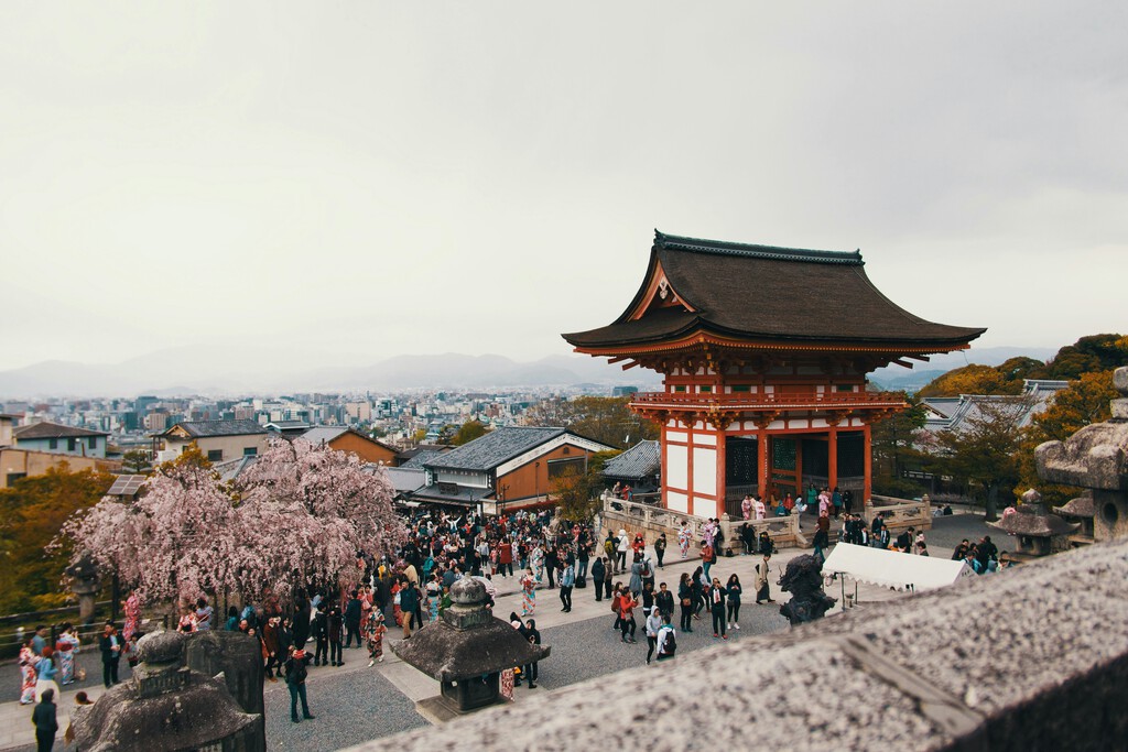 Japón está saturándose por las hordas de turistas extranjeros. Así que en el país han empezado a regalarles vuelos gratis