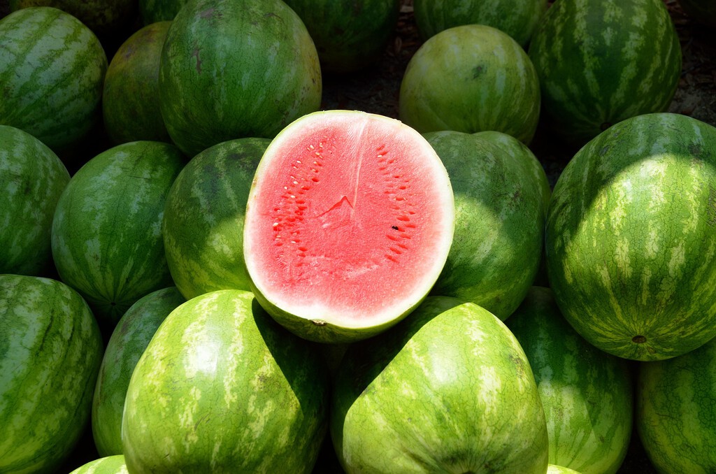 Mientras todo se pone más caro que nunca, dos frutas están bajando de forma sorprendente: el melón y la sandía